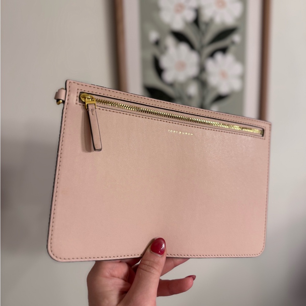 Tory Burch Blush Pink Wristlet Clutch - Gold Hardware- Chic & Compact- Designer - Picture 1 of 4